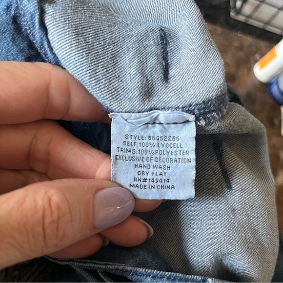 NWT Johnny Was Biya Aventura Embroidered Cargo Denim Pants size 6 - Picture 16 of 16